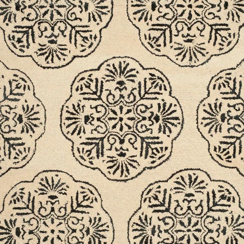Safavieh Bella Hand Tufted Wool Damask Rug