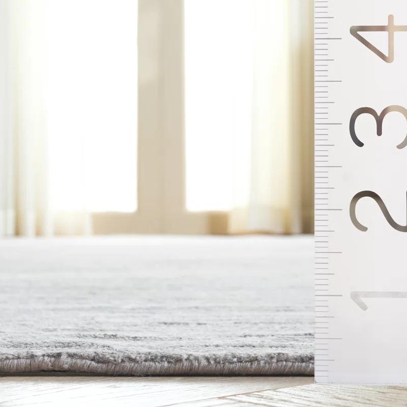 Fairfax Heathered Gray 6' x 9' Hand-Knotted Viscose and Cotton Rug