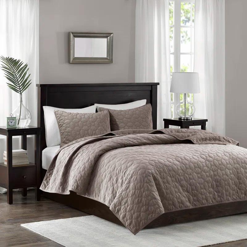 Harper 3 Piece Velvet Quilt Set