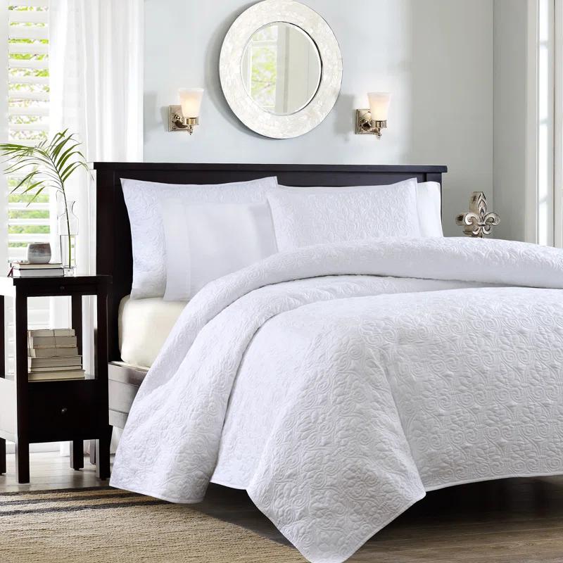 Quebec Reversible Quilt Set