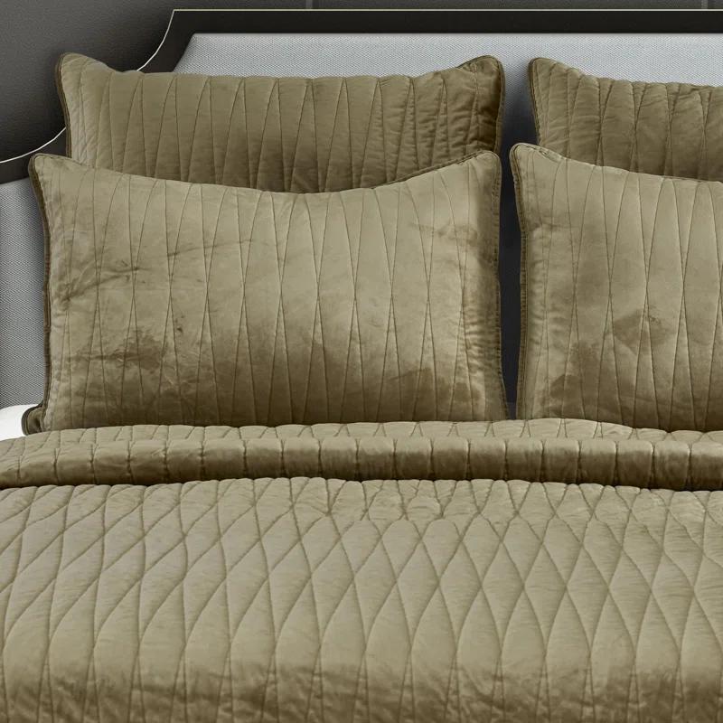 Brielle Premium Modern & Contemporary Velvet Quilt Set