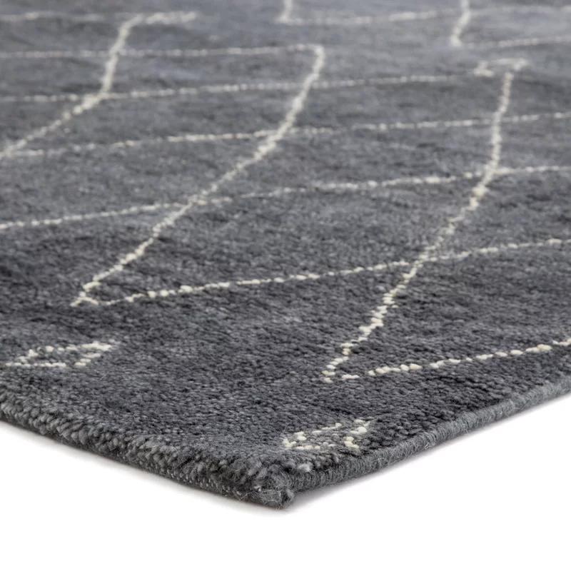 Hand-Knotted Gray Diamond Wool Area Rug 8' x 10'