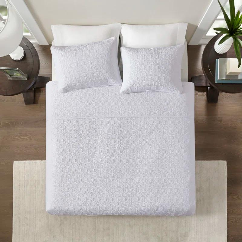 Quebec Reversible Quilt Set
