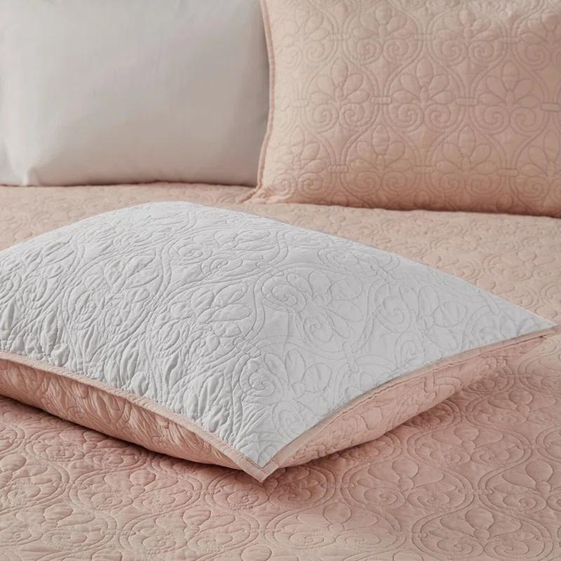 Quebec Reversible Quilt Set