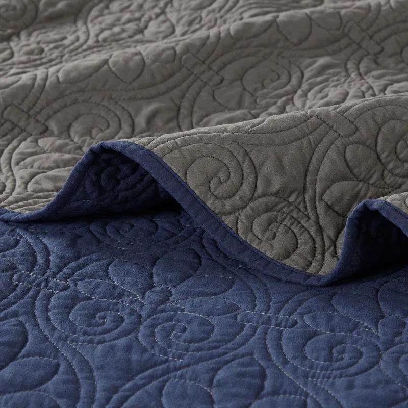 Cottage Charm Cream Full Microfiber Quilt Set with Reversible Design