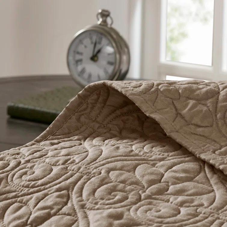 Madison Park Quebec Reversible Quilt Set
