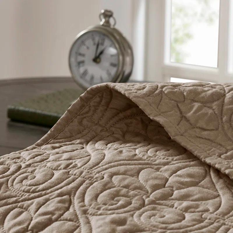 Madison Park Quebec Reversible Quilt Set