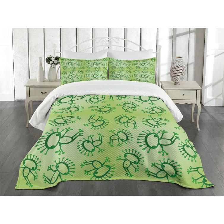 Ambesonne Ambesonne Green Bedspread Set Doodle Style Alien Frogs Green