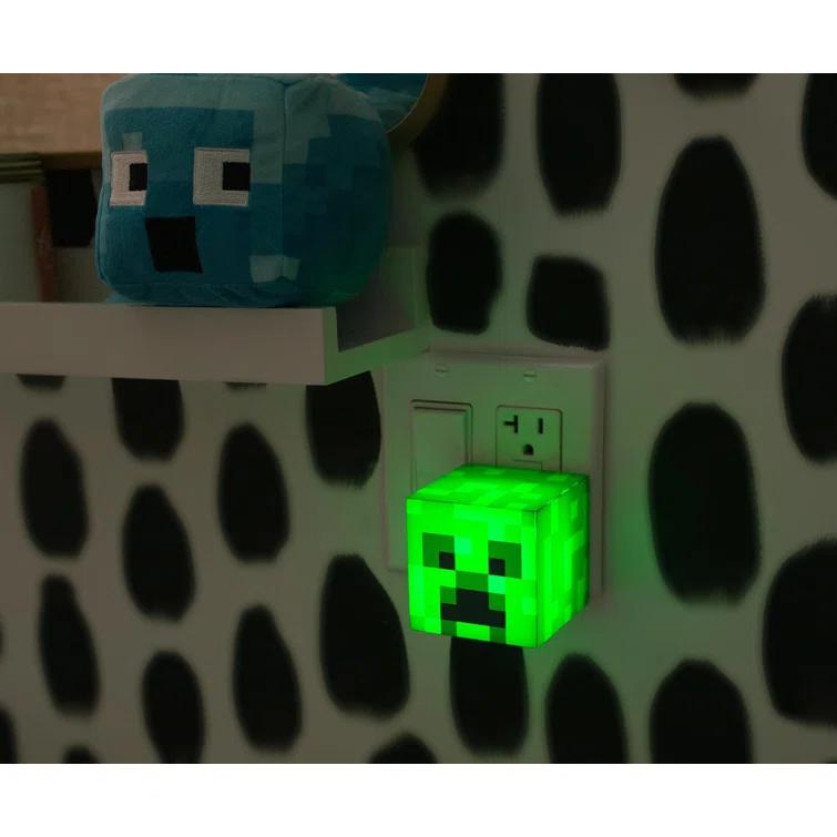 Ukonic Minecraft Green Creeper Plug-In Nightlight with Auto Dusk to Dawn Sensor