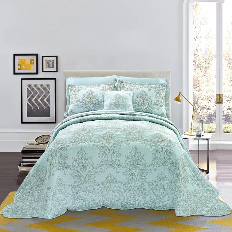 Home Soft Things Damask Embroidery Oversized 4 Piece Quilt Set