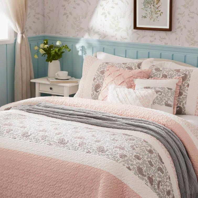 Madison Park Dawn 6 Piece Cotton Percale Quilt Set with Throw Pillows