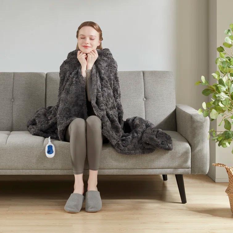 Beautyrest Beautyrest Zuri Oversized Heated Faux Fur Throw