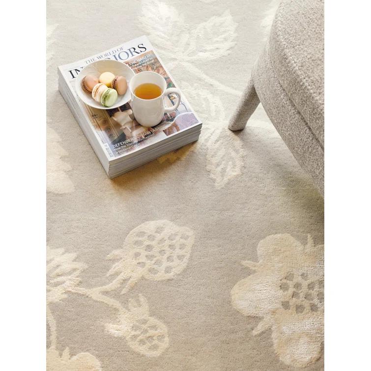 Wedgwood Floral Handmade Tufted Cream/Beige Area Rug