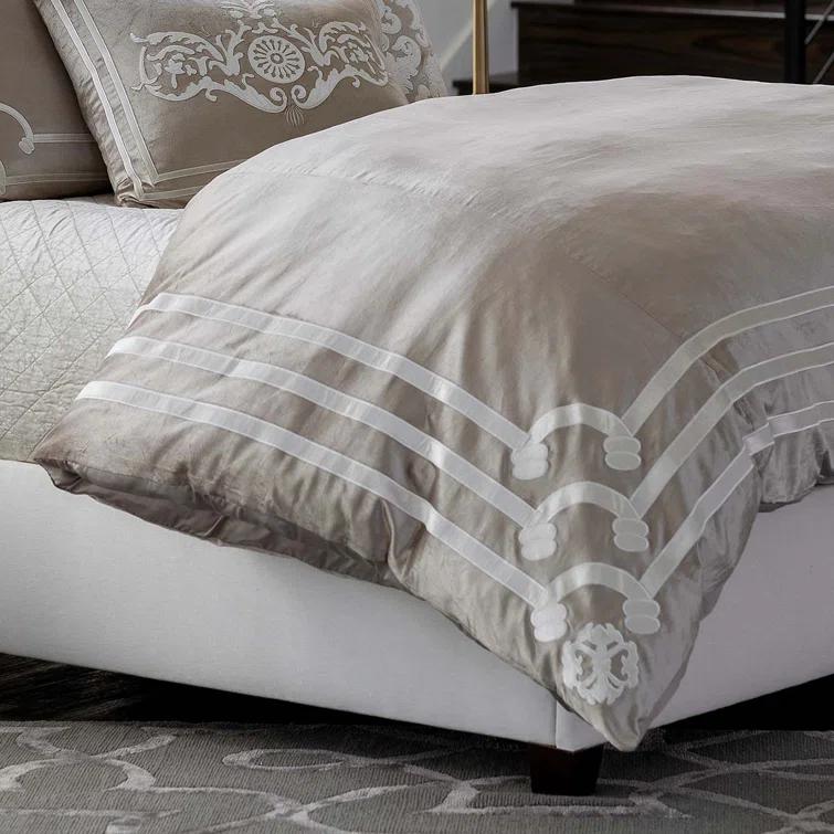 Lili Alessandra Angie Traditional Velvet Duvet Cover