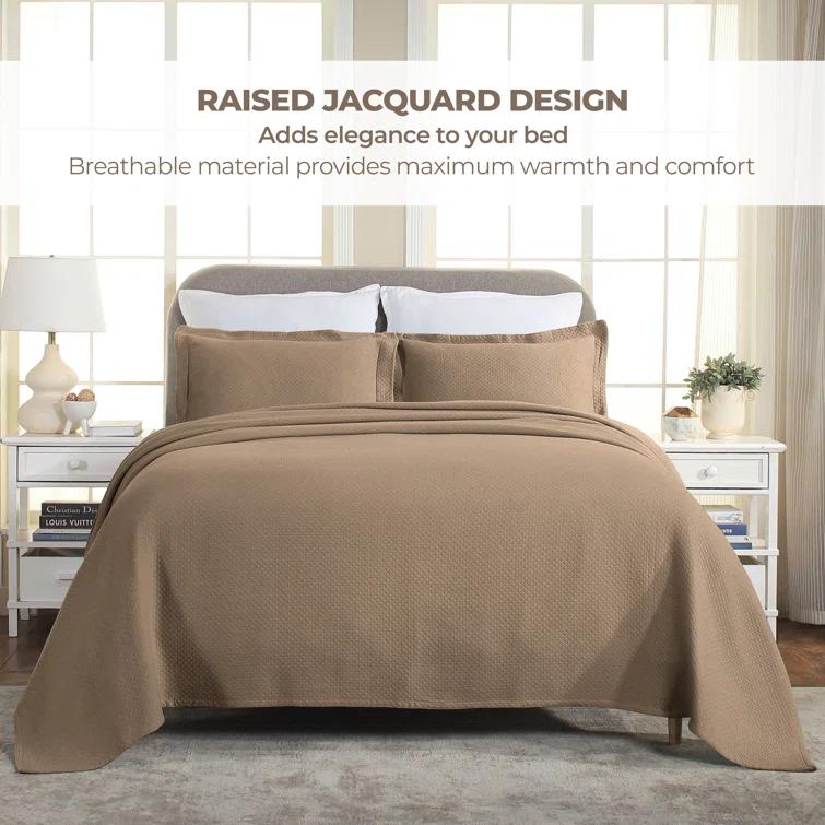 Superior Superior Solitaire Waffled Matelassé Bedspread Set with Shams