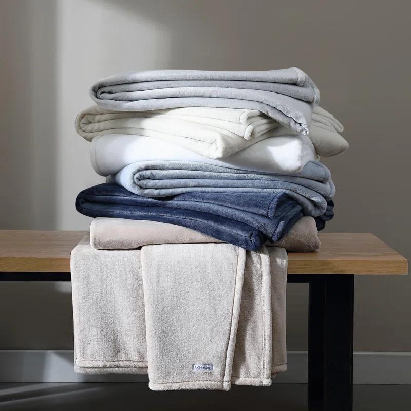 Calvin Klein Calvin Klein Core Plush Solid Reversible Blanket