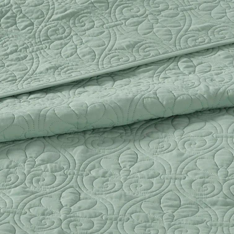 Madison Park Quebec Reversible Quilt Set