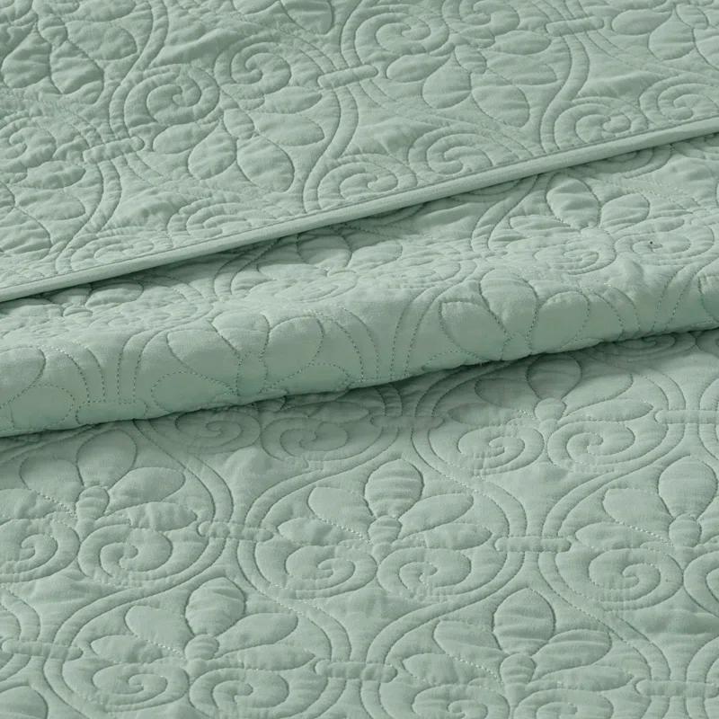 Madison Park Quebec Reversible Quilt Set