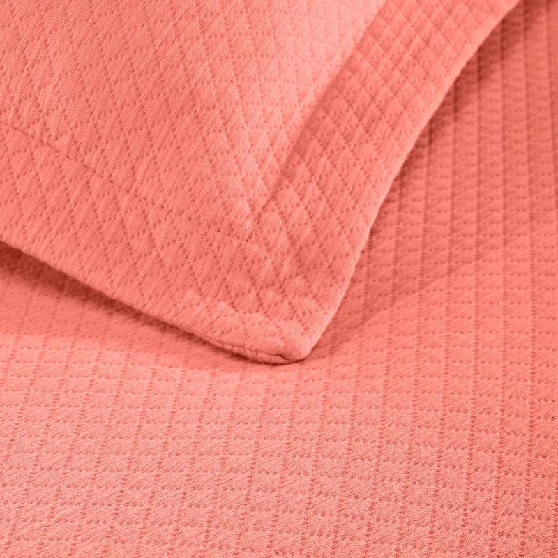 Superior Superior Solitaire Waffled Matelassé Bedspread Set with Shams