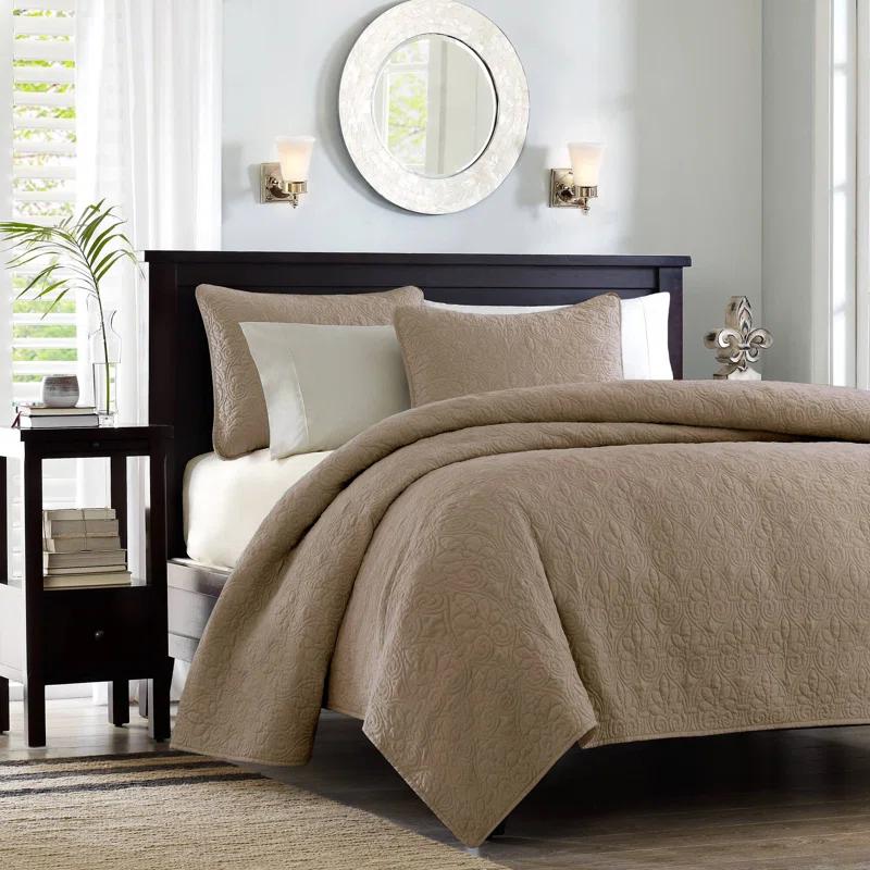 Madison Park Quebec Reversible Quilt Set
