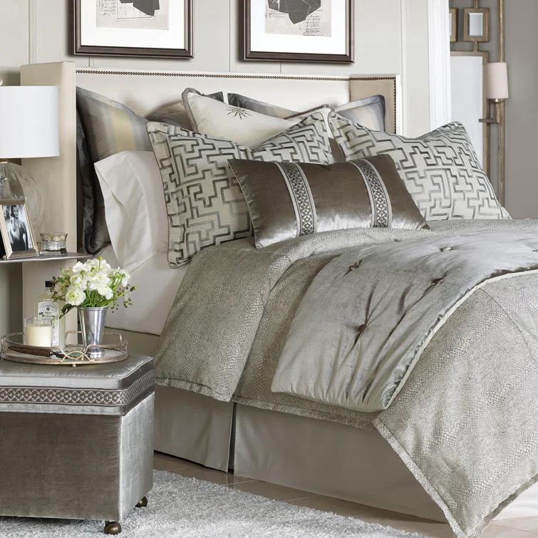 Ezra Modern & Contemporary Animal Print Duvet Cover Set