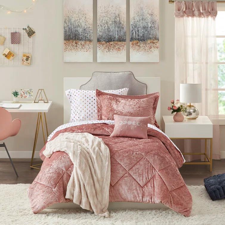 Intelligent Design Felicia Crushed Velvet Comforter Set with Throw Pillow
