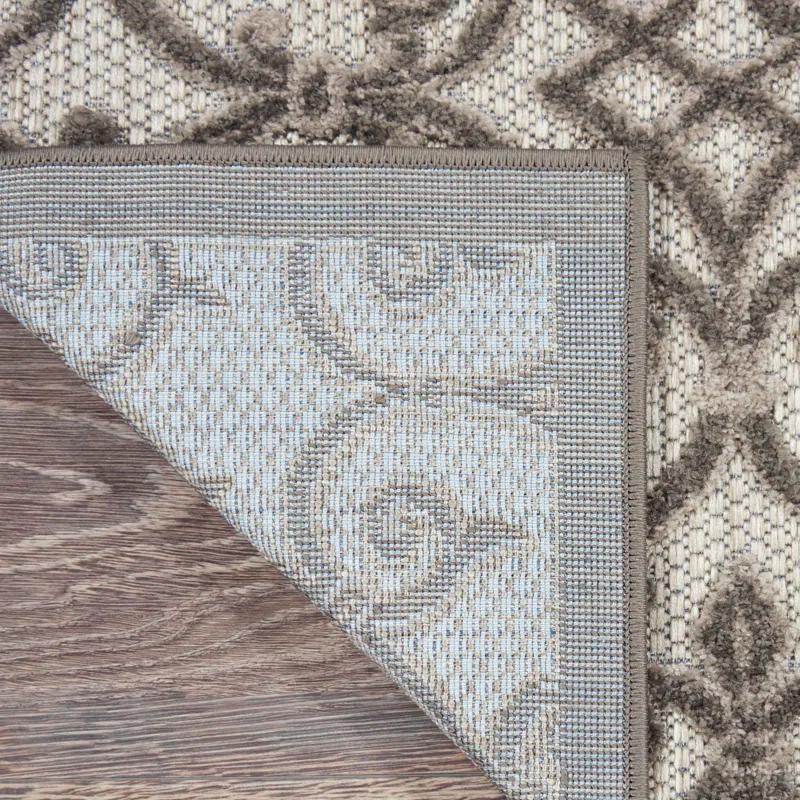 Lark Manor™ Isalia Floral Indoor / Outdoor Rug