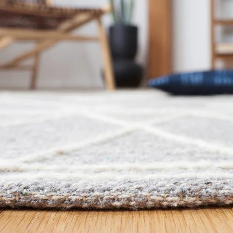 Steelside™ Holtby Southwestern Handmade Flatweave Gray/Ivory Area Rug