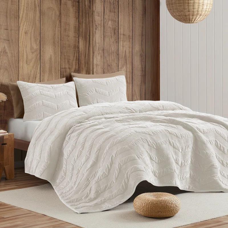 Wonderful Velvet Quilt Set 3-Piece Bedding Set For All Season