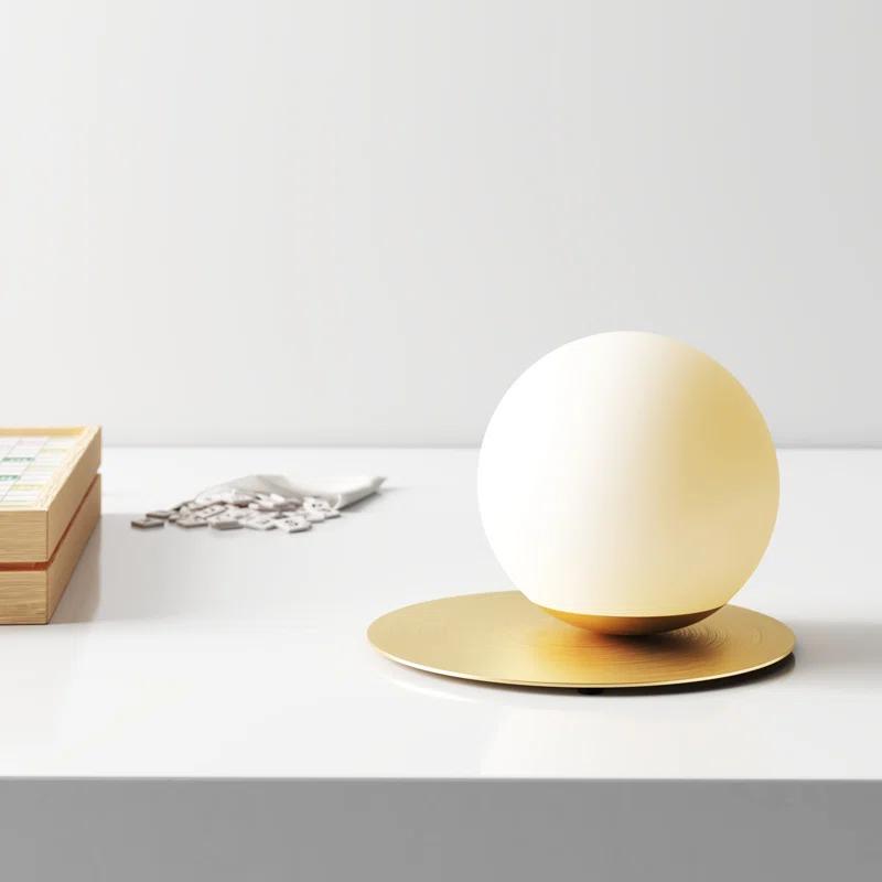 Grenache Metal Globe Lamp