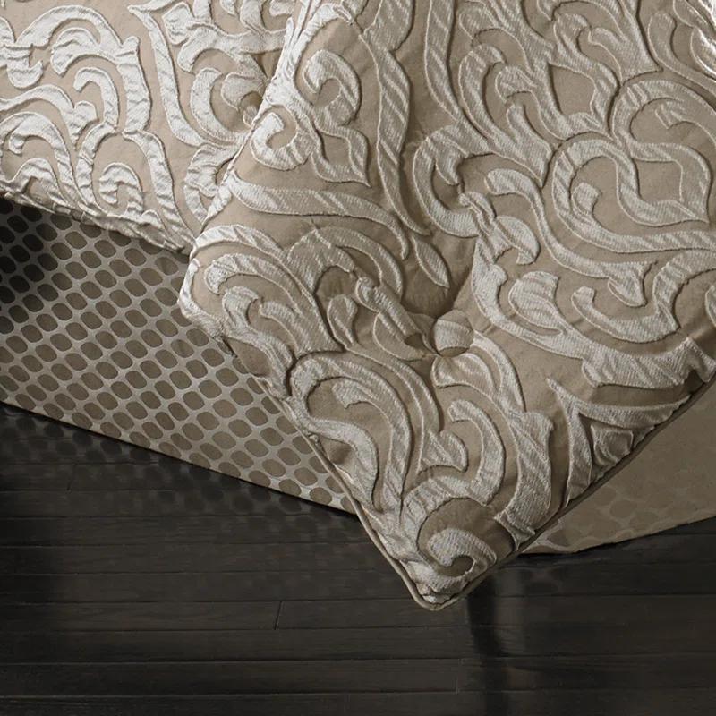 Antonia Comforter Set