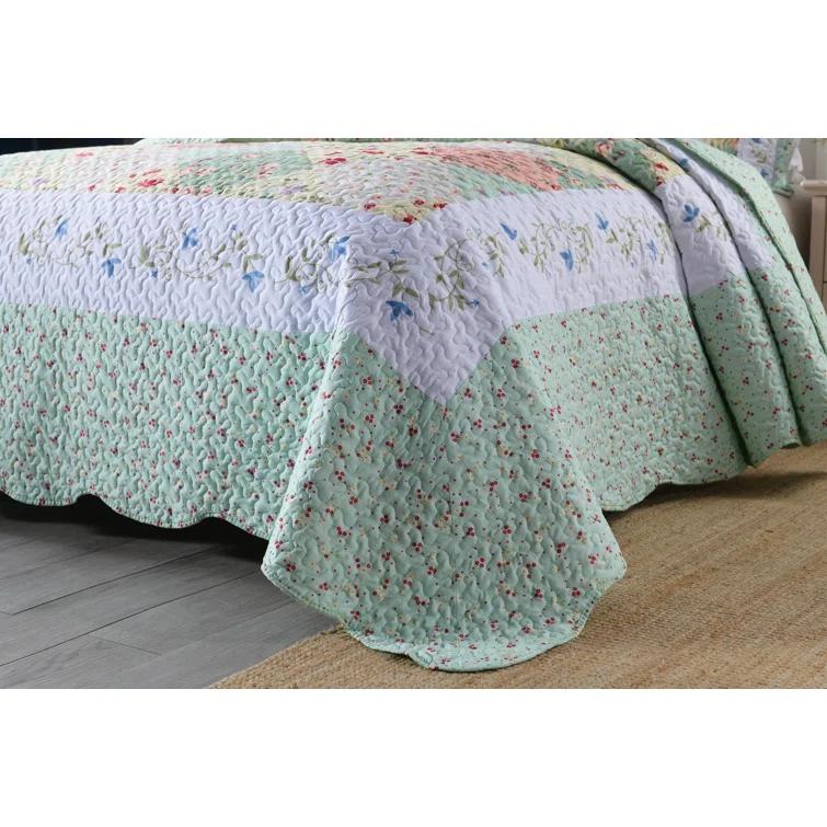 MarCielo Floral Quilt Set