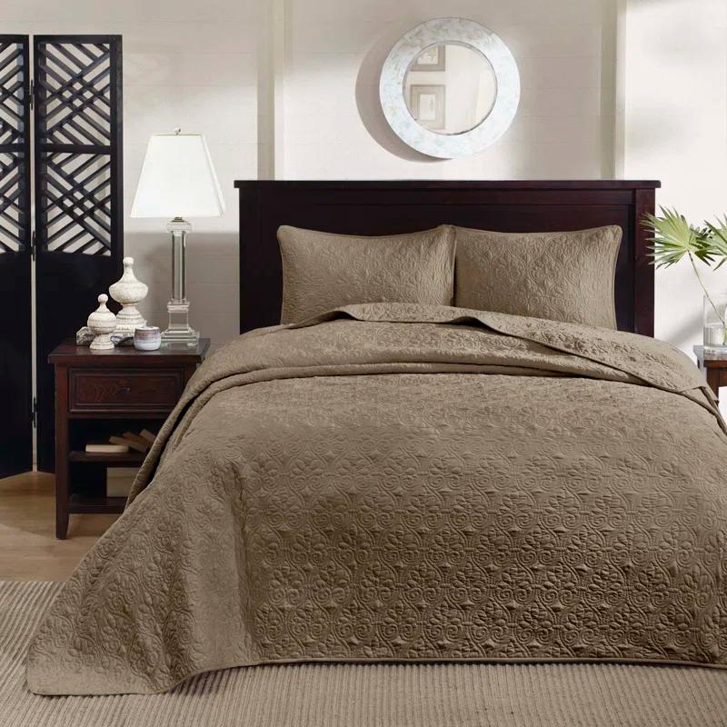 Madison Park Quebec Reversible Quilt Set