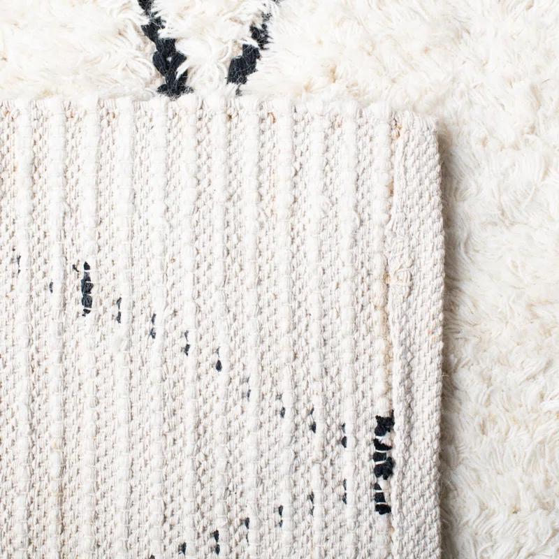Henrie Geometric Handwoven Area Rug in Ivory/Gray