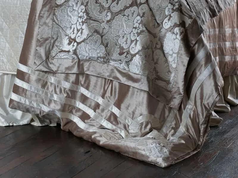 Lili Alessandra Angie Traditional Velvet Duvet Cover
