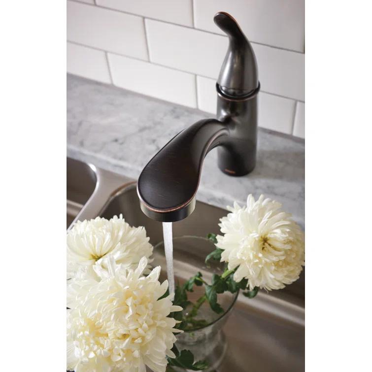 Moen Moen Brecklyn Single-Handle Pull-Out Sprayer Kitchen Faucet with Power Clean Technology 87557BRB