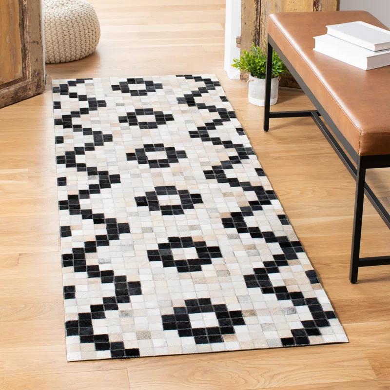 Union Rustic Sebeka Hand Woven Leather/Felted Cloth Chevron Rug in Ivory/Black