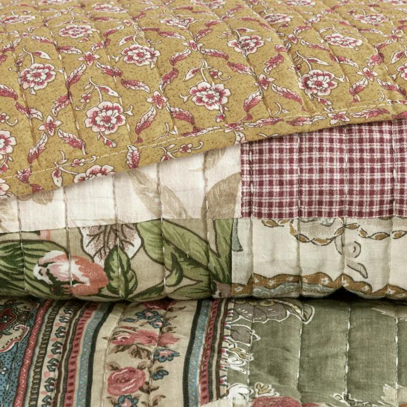Chezmoi Collection Beige/Red Cotton Reversible Quilt Set