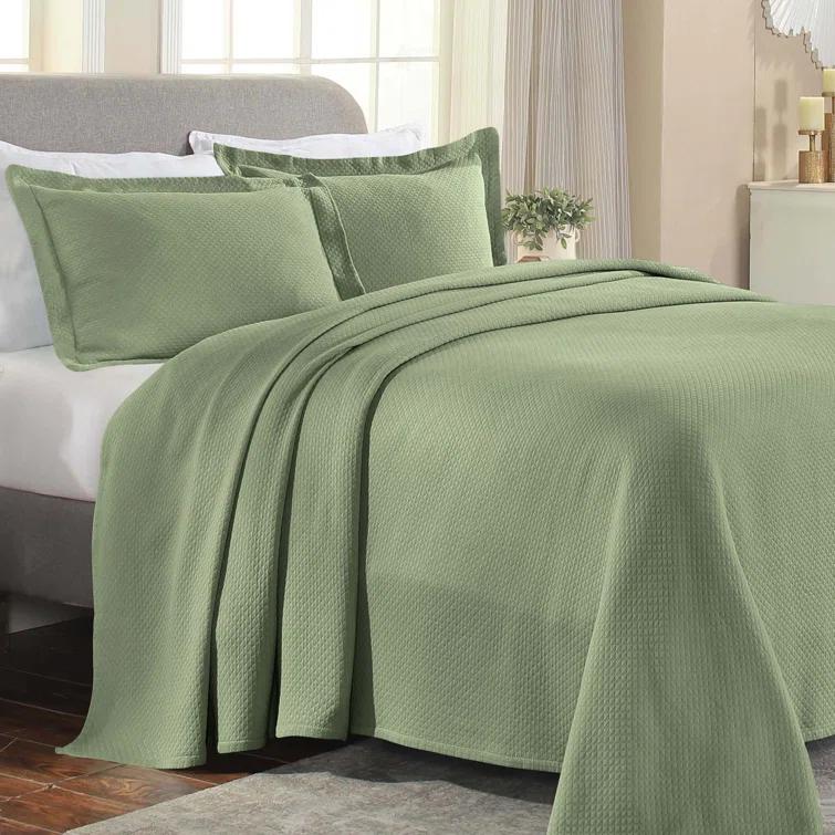 Superior Superior Solitaire Waffled Matelassé Bedspread Set with Shams