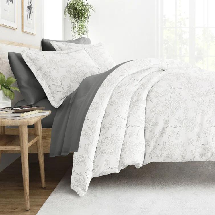 IEnjoy Home 8-Piece Reversible Bedding Bundle - Patterned Duvet Cover, Comforter Insert and Solid Sheet Set