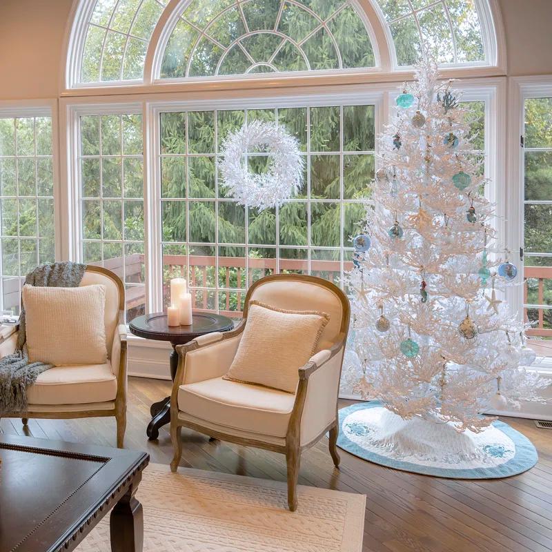 HGTV Home Collection Lighted Christmas Tree with Realistic Needles