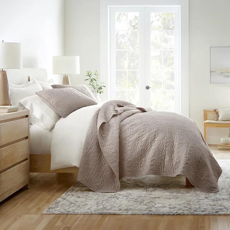 Becky Cameron Becky Cameron Elegant Floral Stitching Quilt Set