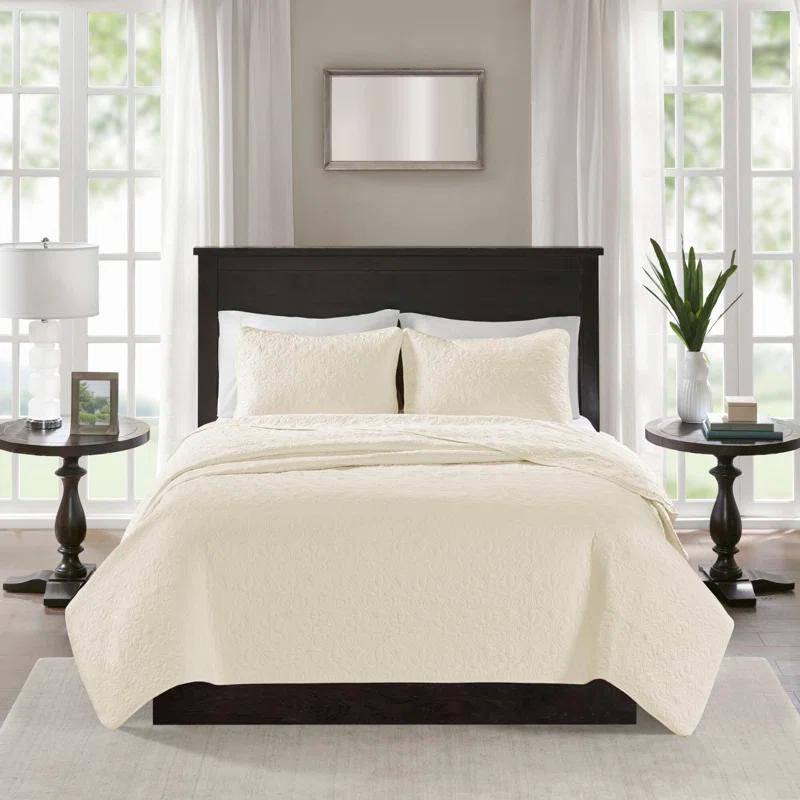 Madison Park Quebec Reversible Quilt Set