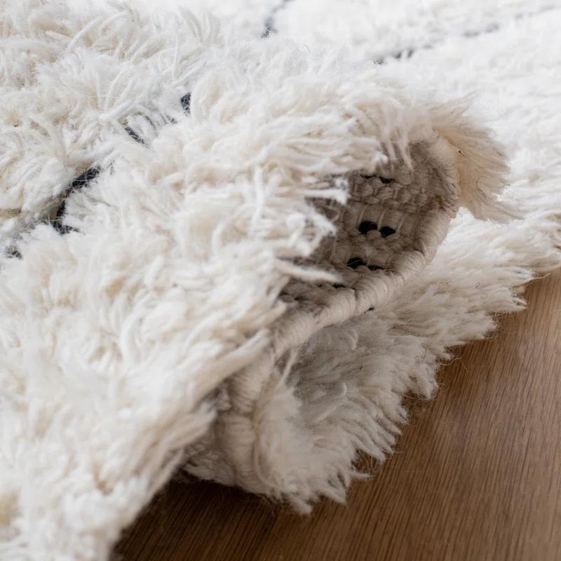 Henrie Geometric Handwoven Area Rug in Ivory/Gray