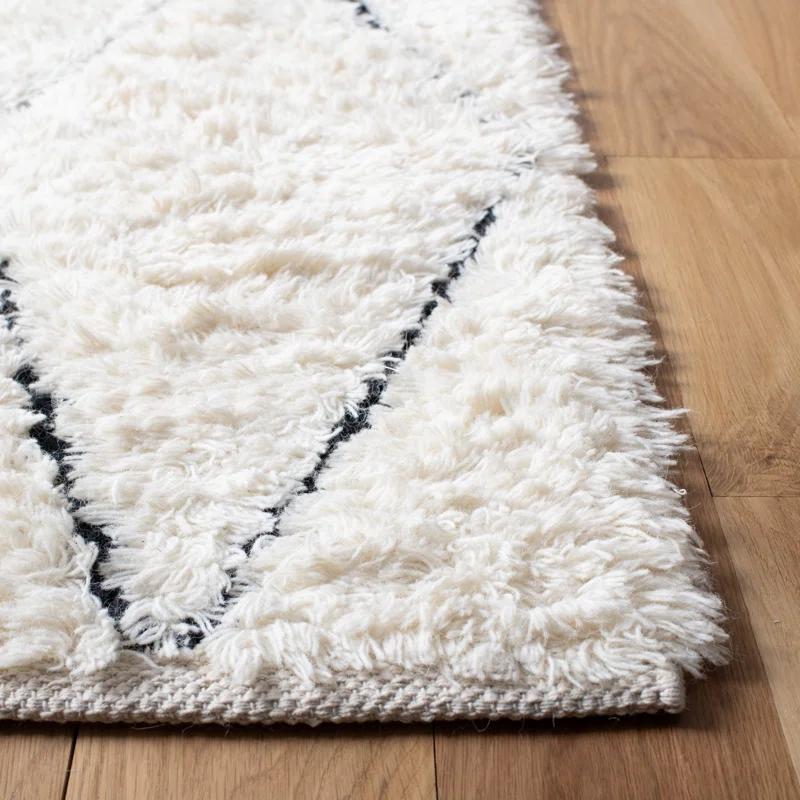 Henrie Geometric Handwoven Area Rug in Ivory/Gray
