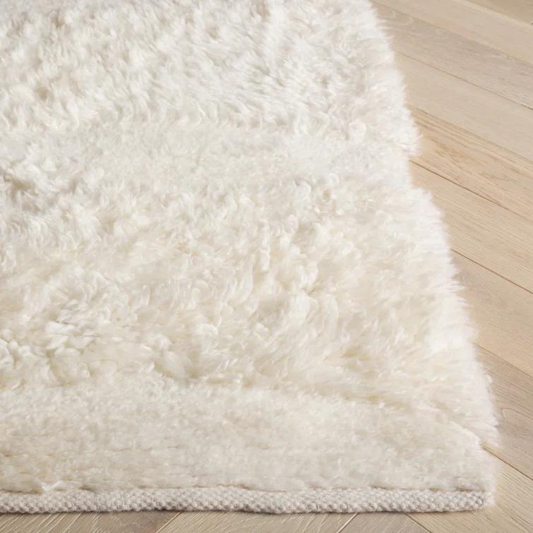 Safavieh Casablanca 473 Hand Woven Wool Pile Solid Color Rug