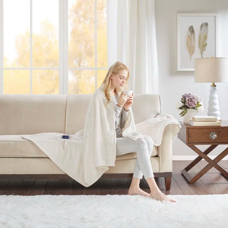 Beautyrest Heated Plush Oversized Throw