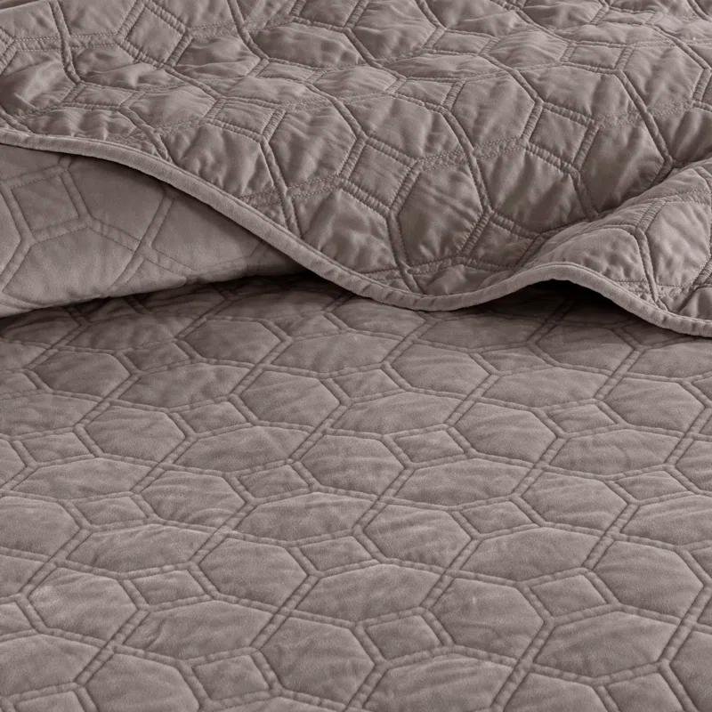 Harper 3 Piece Velvet Quilt Set
