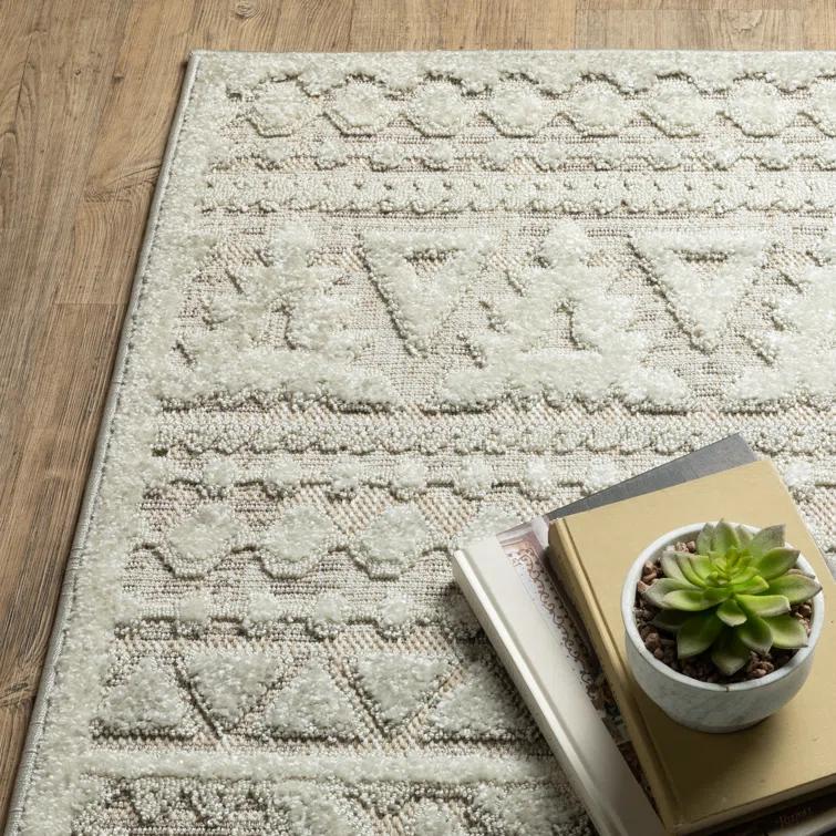 Union Rustic Krishi Geometric Indoor Rug