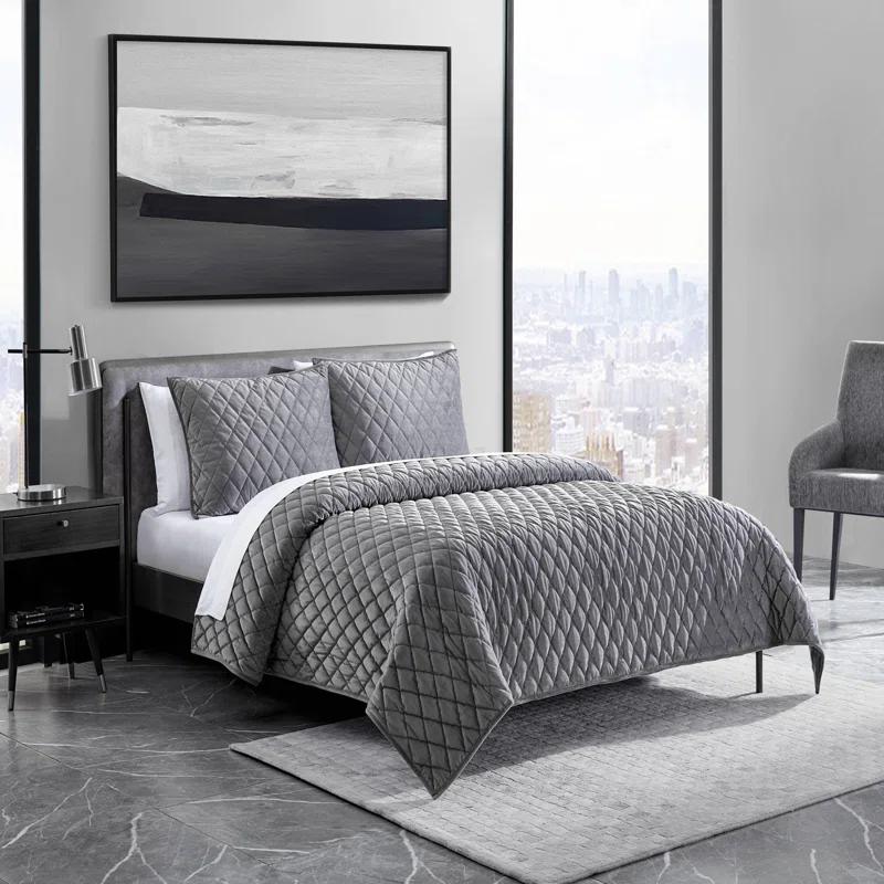 Vera Wang Vera Wang Diamond Velvet Quilt Set